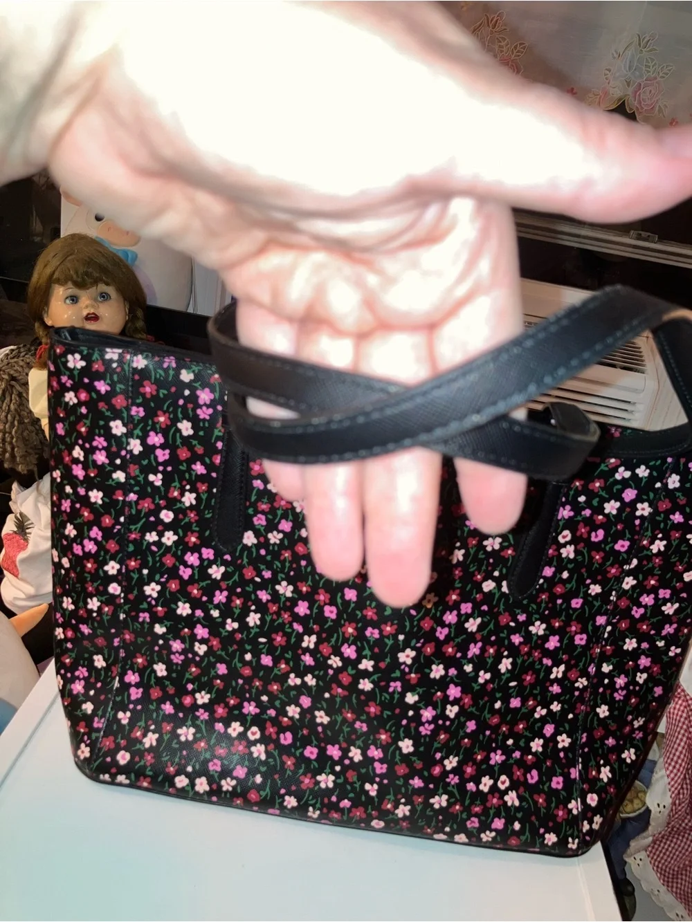 Kate Spade-NEW Tote. 12x15 Black Floral Small Pink & White Flower Tote 3 Pockets